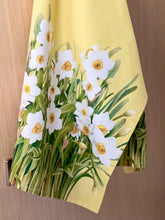 Load image into Gallery viewer, Tea Towel "Narcissus" TT34