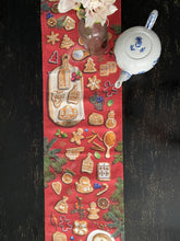 Load image into Gallery viewer, Table Runner "HK Gigerbread" TR32