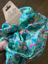 Load image into Gallery viewer, Silk Scrunchies "Chinese Floral" SS04