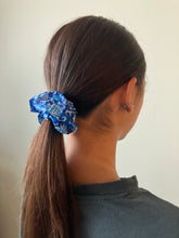 Load image into Gallery viewer, Silk Scrunchies "Dragon" SS08