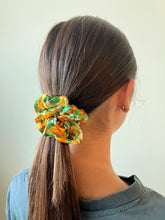 Load image into Gallery viewer, Silk Scrunchies "CNY oranges" SS28