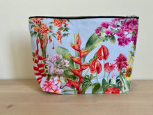 Load image into Gallery viewer, Pouch "Tropical Flowers" P35