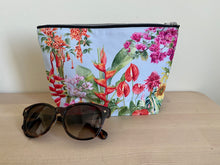 Load image into Gallery viewer, Pouch "Tropical Flowers" P35