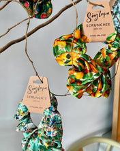 Load image into Gallery viewer, Silk Scrunchies "CNY oranges" SS28