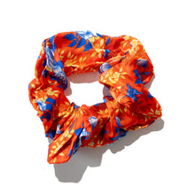Load image into Gallery viewer, Silk Scrunchies "Birds & Butterflies" SS02