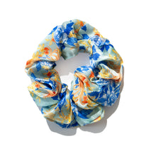 Load image into Gallery viewer, Silk Scrunchies "Birds & Butterflies Grey" SS02G