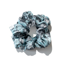 Load image into Gallery viewer, Silk Scrunchies "Grey Flowers" SS25G