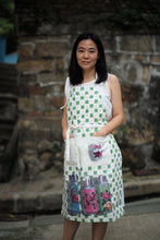 Load image into Gallery viewer, Apron "Chinese Flasks" A03