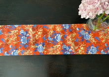 Load image into Gallery viewer, Table Runner "Birds & Butterflies" 3M TR02.1