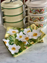 Load image into Gallery viewer, Tea Towel &quot;Narcissus&quot; TT34

