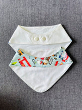 Load image into Gallery viewer, Baby Bib &quot;Blue tone&quot; BB12
