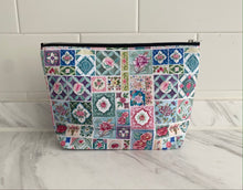 Load image into Gallery viewer, Pouch &quot;Peranakan Tiles&quot; P15
