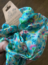 Load image into Gallery viewer, Silk Scrunchies &quot;Chinese Floral&quot; SS04
